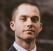 暗号市場エキスパートである Thomas Whitfield のトレーディングアナリストとしてのポートレート